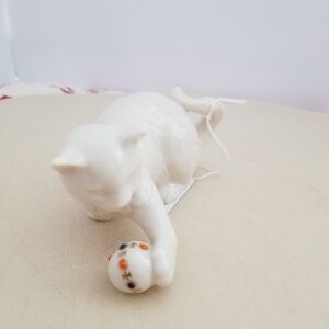 Elegant Lenox White Ceramic Cat Figurine with Ball, 1991 "Jewels of Light